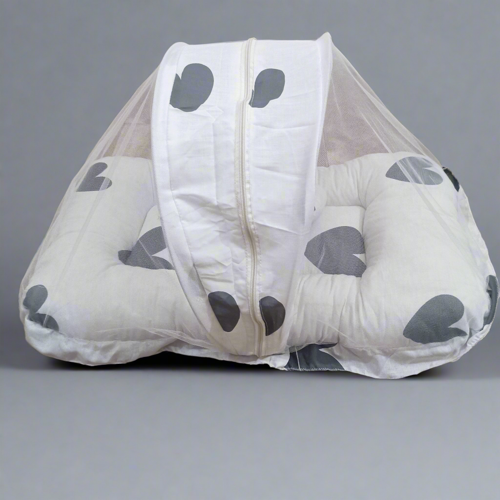 Mosquito Net White Black Hearts