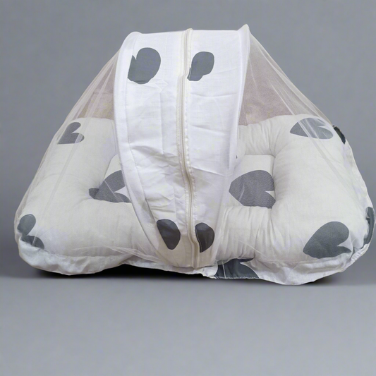 Mosquito Net White Black Hearts