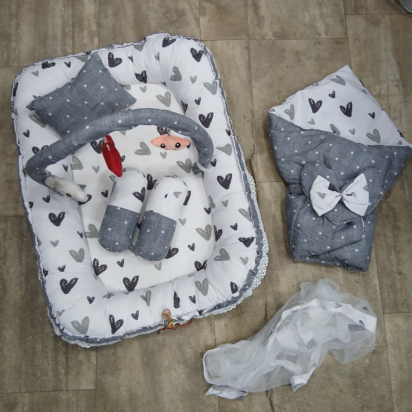 6 Pieces Rattle snuggle grey hearts