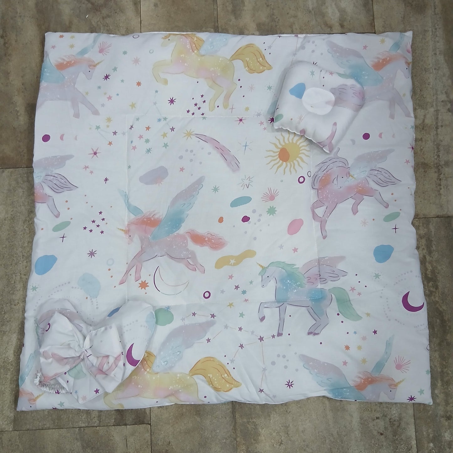 Bow Hearts Ribbon Carry Nest white unicorn