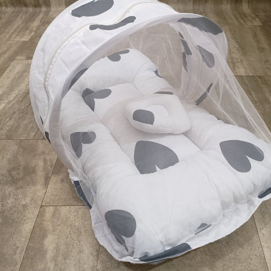 Mosquito Net White Black Hearts